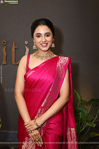 Xiti Weaves: Pattu Cheera collections launch by Priyanka