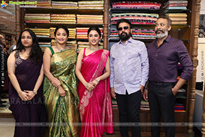 Xiti Weaves: Pattu Cheera collections launch by Priyanka