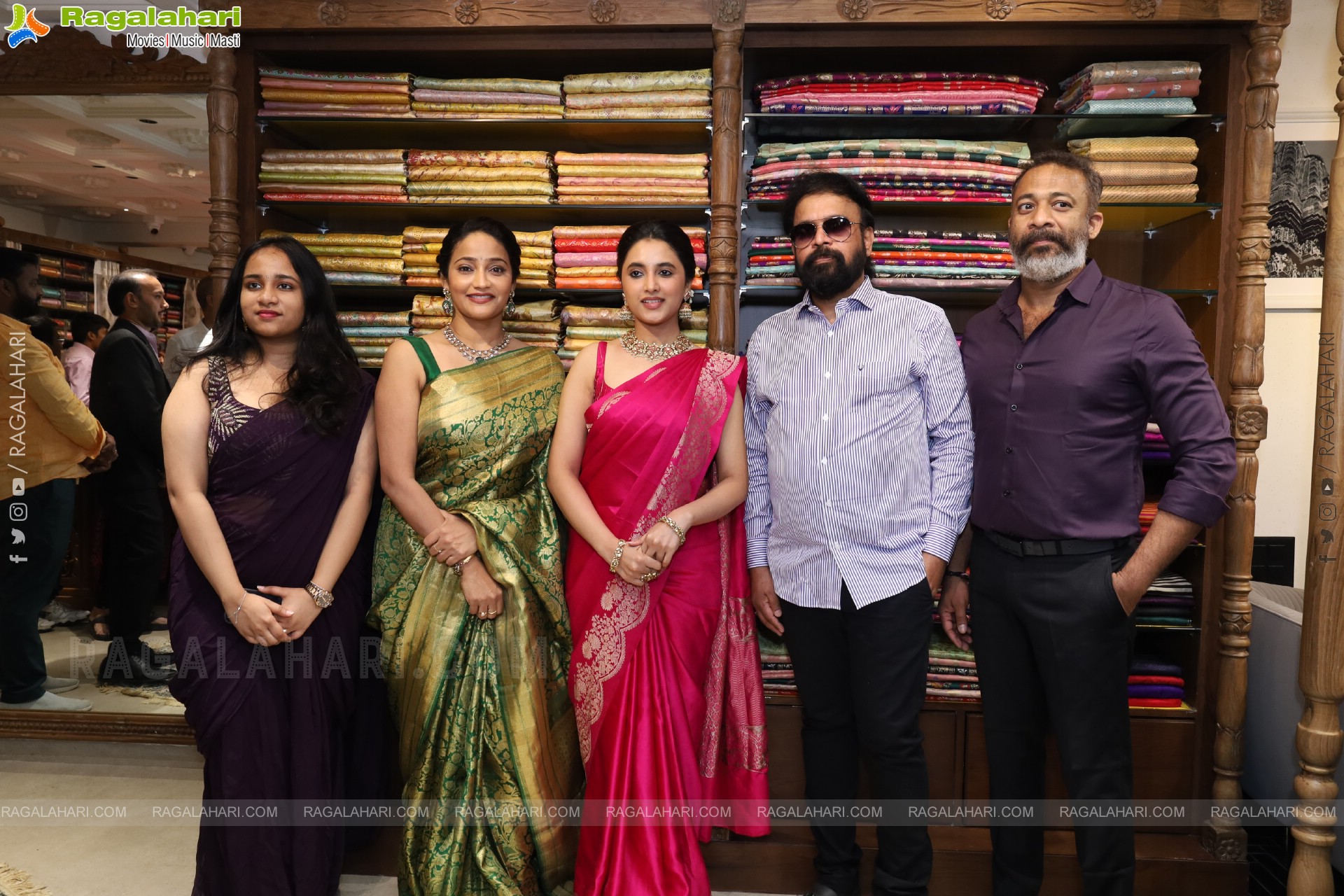 Heroine Priyanka Mohan unveils the Pattu Cheera Collections at Xiti Weaves