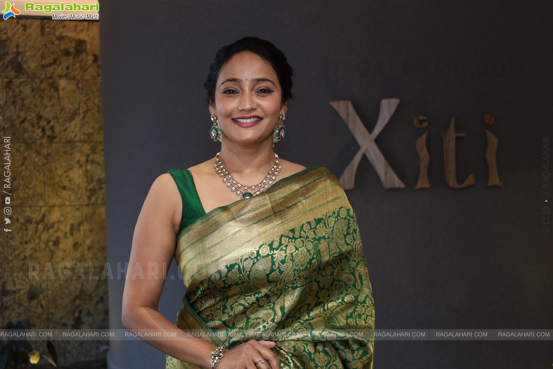 Heroine Priyanka Mohan unveils the Pattu Cheera Collections at Xiti Weaves