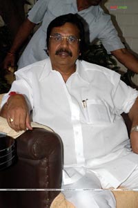 NTR Greets Dasari on Getting NTR Award for Year 2007