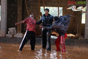 Raghu, Kalabhavan Mani, Neha Pendsey