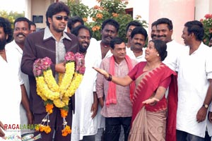 Venu, Allari Naresh, Parvathi Melton, Mallika Kapoor