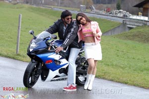 Venu, Allari Naresh, Parvathi Melton, Mallika Kapoor