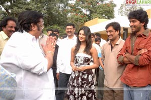 Allari Naresh-Sayaali Bhagat Film Muhurat