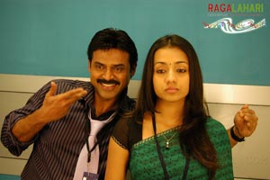 Aadavaari Maatalaku Arthaale Verule Stills