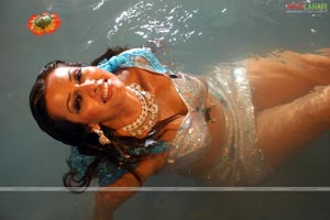 Asha Shaini in Junction