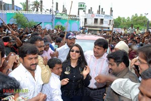 Charmi Inagurates Big C @ Kurnool