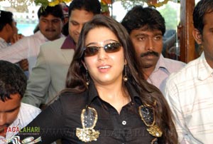 Charmi Inagurates Big C @ Kurnool