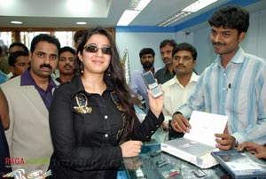 Charmi Inagurates Big C @ Kurnool