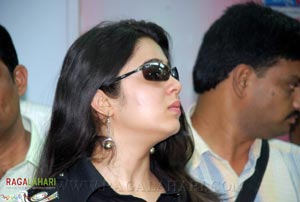 Charmi Inagurates Big C @ Kurnool