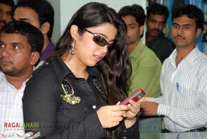 Charmi Inagurates Big C @ Kurnool