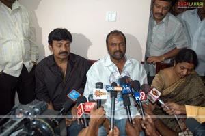 Chiru apologises Rajasekhar at his House