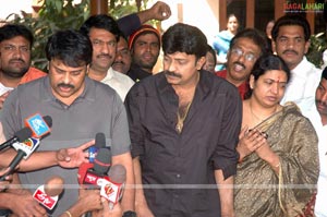 Chiru apologises Rajasekhar at his House