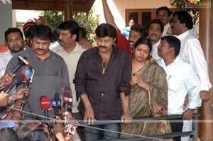 Chiru apologises Rajasekhar at his House