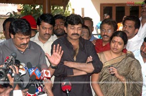 Chiru apologises Rajasekhar at his House