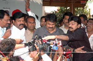 Chiru apologises Rajasekhar at his House