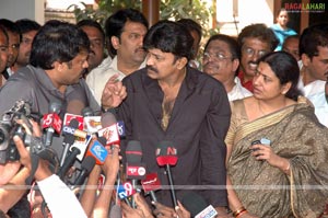 Chiru apologises Rajasekhar at his House