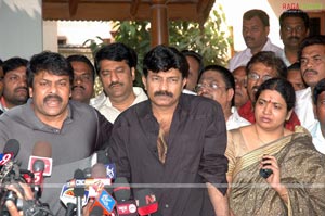 Chiru apologises Rajasekhar at his House