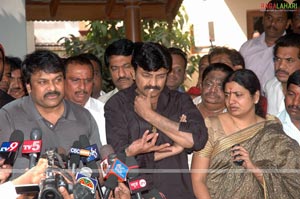 Chiru apologises Rajasekhar at his House