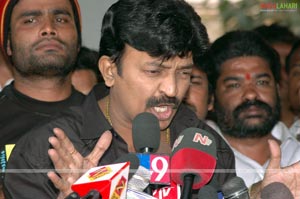 Chiru apologises Rajasekhar at his House