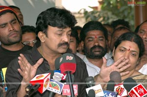 Chiru apologises Rajasekhar at his House