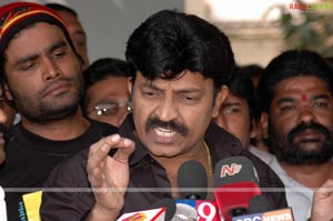 Chiru apologises Rajasekhar at his House