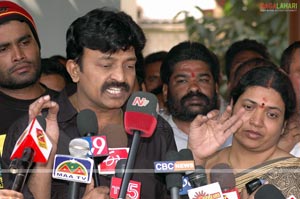 Chiru apologises Rajasekhar at his House