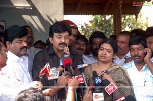 Chiru apologises Rajasekhar at his House