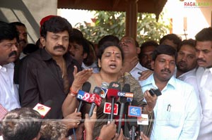 Chiru apologises Rajasekhar at his House