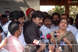 Chiru apologises Rajasekhar at his House