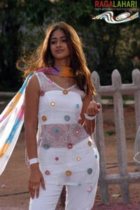 Ileana in Rakhi telugu movie, Ileana rakhi