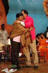 Krishnamraju Felicitated with SV Rangarao Swarnakankanam