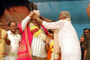 Krishnamraju Felicitated with SV Rangarao Swarnakankanam