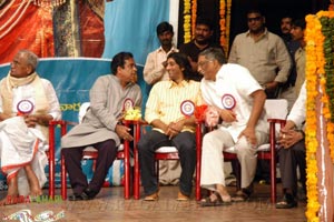 Krishnamraju Felicitated with SV Rangarao Swarnakankanam