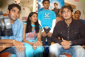 Mahesh Babu Meets Thumsup-Mahesh Babu Contest Winners