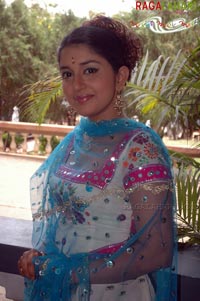 Meera Jasmine @ Yamagola Sets