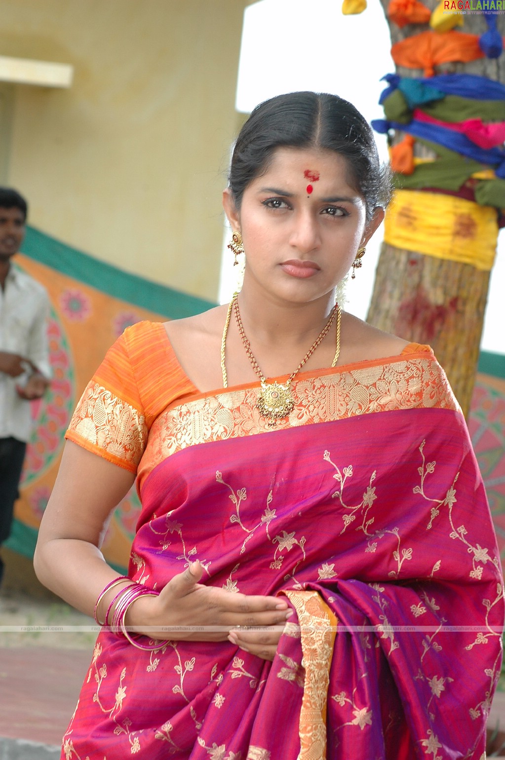 Meera jasmine latest stills