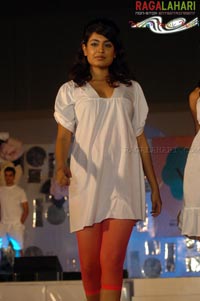 Shriya, Miss India Sarah Jane & Models @ Upasna Kamineni Fashion Show