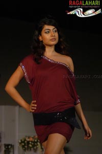 Shriya, Miss India Sarah Jane & Models @ Upasna Kamineni Fashion Show