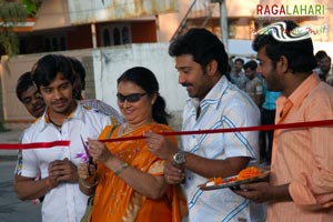 Siva Balaji, Neha Pendse