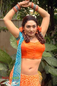 Ramya Sri @ Yamagola Sets