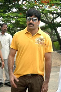 Raviteja @ Raviteja-Trisha Film Muhurat