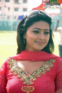 Sneha @ Nee Sukhame Ne Koruthunna Muhurat