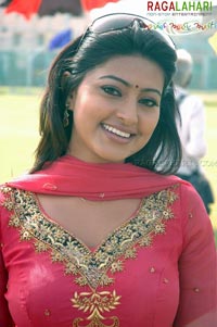 Sneha @ Nee Sukhame Ne Koruthunna Muhurat