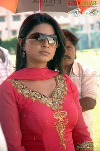 Sneha @ Nee Sukhame Ne Koruthunna Muhurat