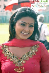 Sneha @ Nee Sukhame Ne Koruthunna Muhurat