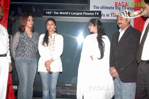 Aarti Agarwal, Bhumika & Charmi Unveils the Panasonic 103 Inch Plasma TV @ TMC Hi Definiton, Hyderabad