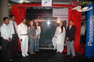 Aarti Agarwal, Bhumika & Charmi Unveils the Panasonic 103 Inch Plasma TV @ TMC Hi Definiton, Hyderabad