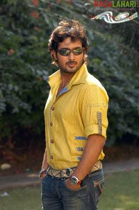 Uday Kiran From Viyyalavaari Kayyalu